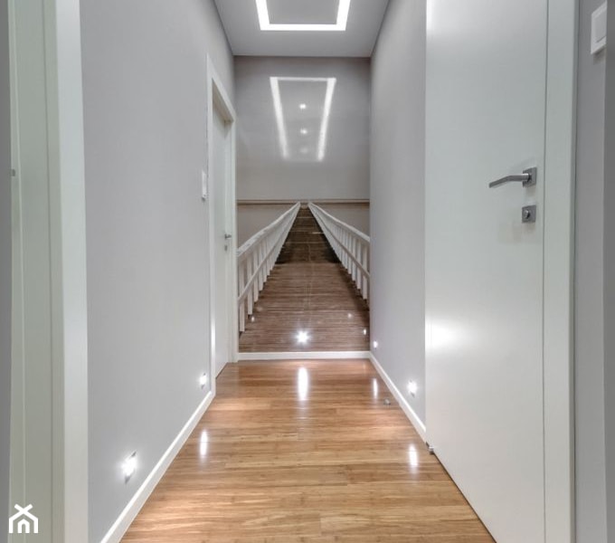 oświetlenie korytarza 