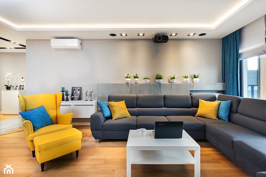 Apartament z betonem - Mały szary salon, styl minimalistyczny - zdjęcie od ARCHITETTO