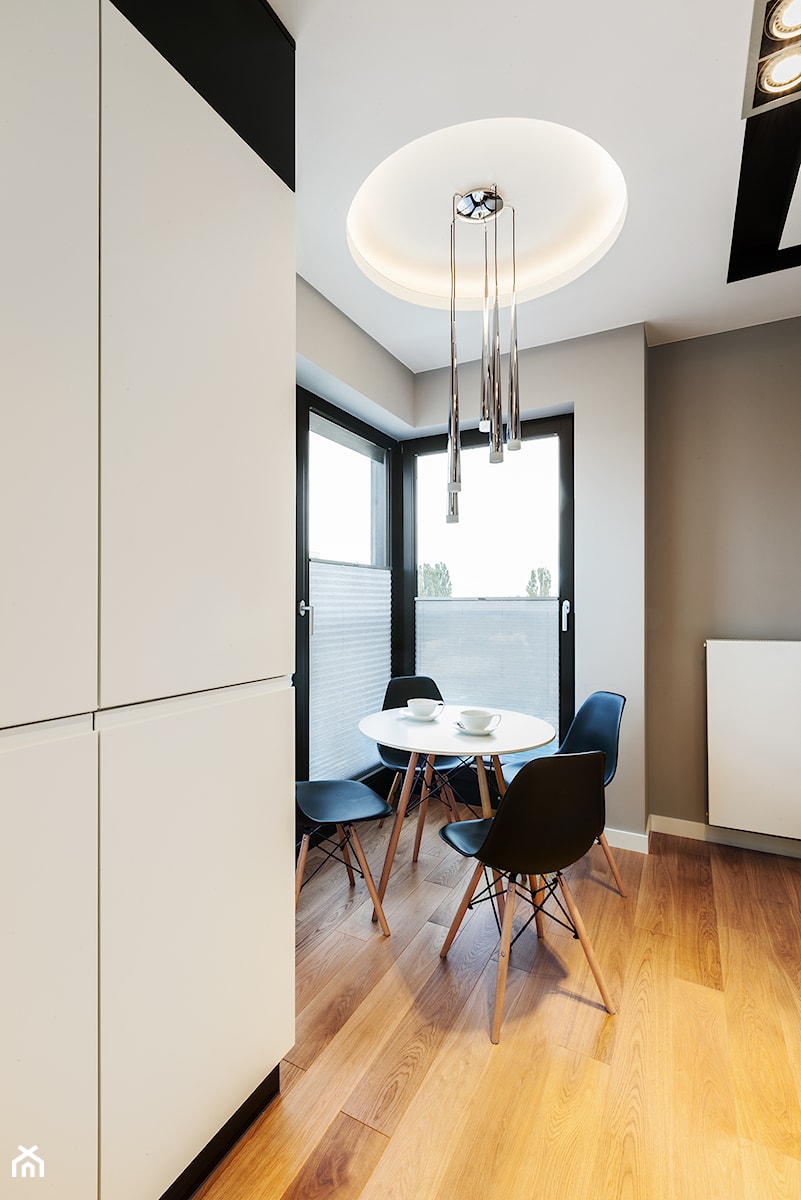 Apartament z betonem - Mała biała brązowa jadalnia, styl nowoczesny - zdjęcie od ARCHITETTO