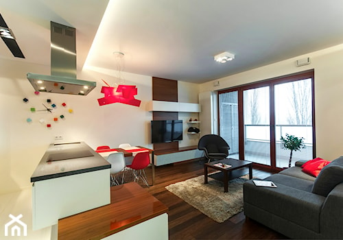 Apartament z nutką czerwieni - Średni biały salon z kuchnią z jadalnią z tarasem / balkonem, styl nowoczesny - zdjęcie od ARCHITETTO
