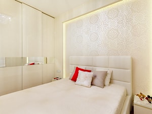 Łazienka z maską - Mała beżowa sypialnia, styl glamour - zdjęcie od ARCHITETTO