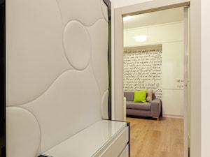 Salon z ukosem - Mały biały hol / przedpokój, styl nowoczesny - zdjęcie od ARCHITETTO