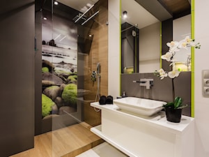 Zielono mi - Mała na poddaszu bez okna z lustrem łazienka, styl nowoczesny - zdjęcie od ARCHITETTO