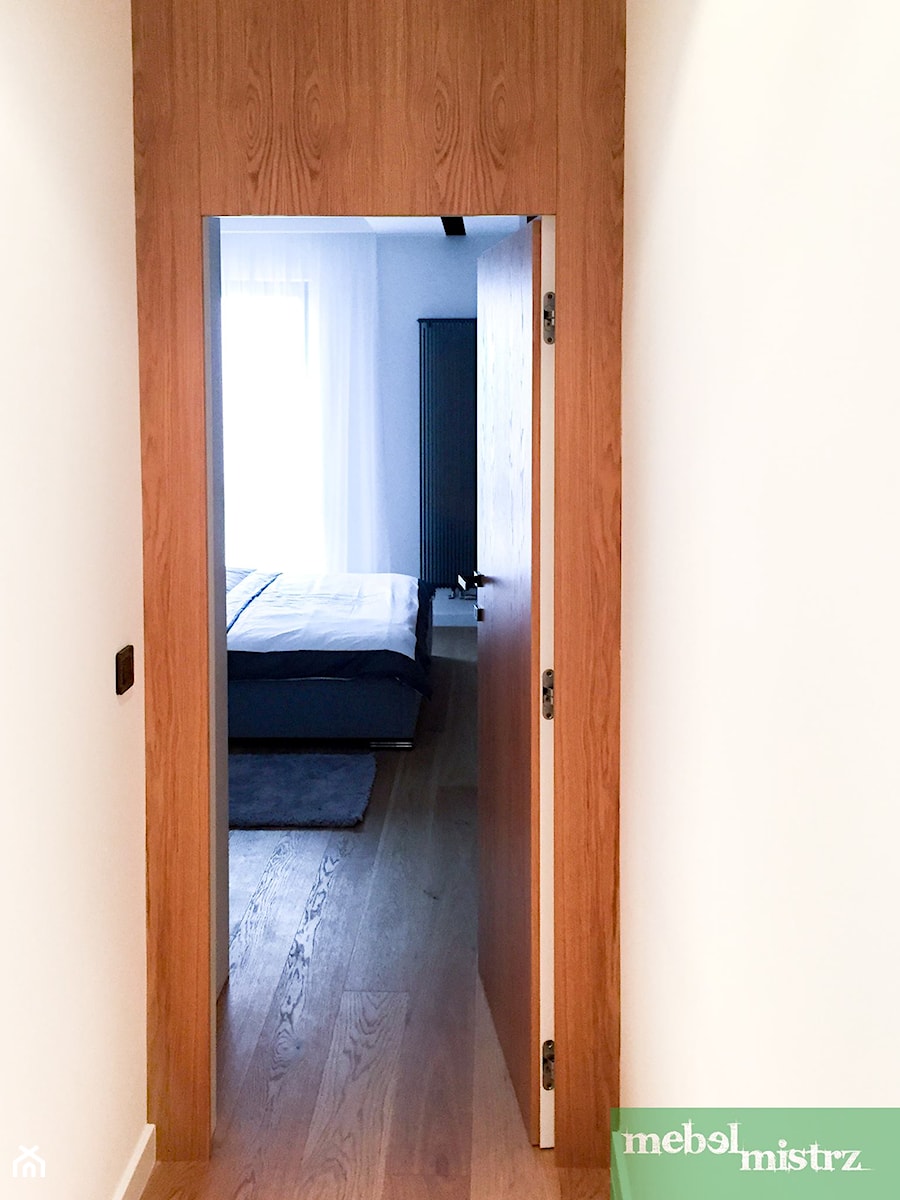 Drzwi pomiędzy holem a sypialnią . Drzwi typu "secret door" - zdjęcie od Mebel-Mistrz