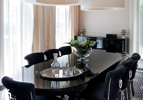 Duża beżowa jadalnia w salonie, styl glamour - zdjęcie od Nasciturus design