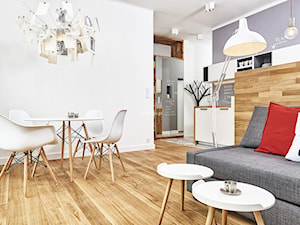 Spektakularna metamorfoza mieszkania z lat 50 tych - Mały salon z jadalnią, styl skandynawski - zdjęcie od Nasciturus design