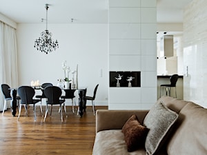 Apartament w centrum Warszawy - Średnia biała jadalnia w salonie, styl tradycyjny - zdjęcie od Nasciturus design