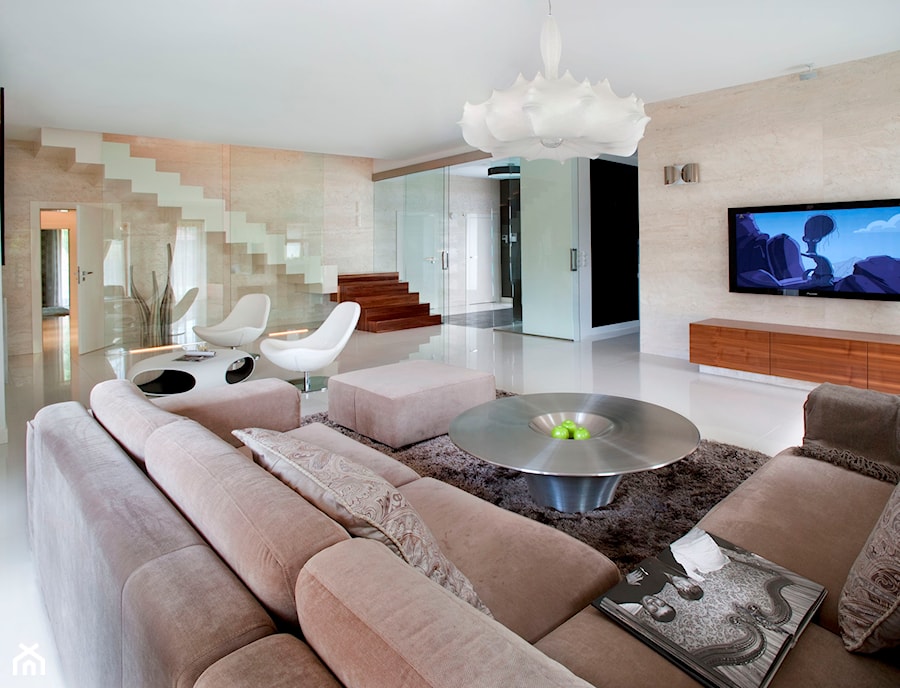 Dom w Konstancinie - Duży beżowy salon, styl nowoczesny - zdjęcie od Nasciturus design