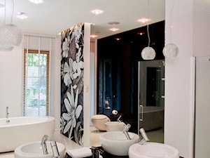 Dom w Konstancinie - Średnia z dwoma umywalkami łazienka z oknem, styl nowoczesny - zdjęcie od Nasciturus design