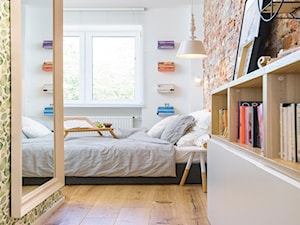 Mini po remoncie - Średnia biała sypialnia, styl tradycyjny - zdjęcie od Nasciturus design
