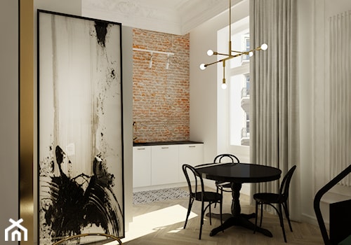 Mikro apartament - Mała otwarta z kamiennym blatem biała z podblatowym zlewozmywakiem kuchnia jednorzędowa z oknem, styl tradycyjny - zdjęcie od Nasciturus design