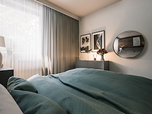 Sypialnia 3 - Mała szara sypialnia, styl nowoczesny - zdjęcie od wizjaprzestrzeni.pl