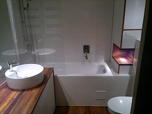 Łazienka Egzotyk i Biel - Mała bez okna łazienka, styl nowoczesny - zdjęcie od Grupa Budowlana BFC