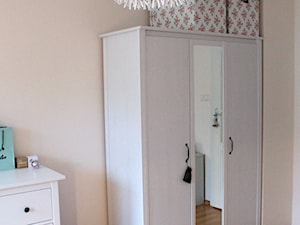 Pokój nastolatki - Mała beżowa sypialnia, styl skandynawski - zdjęcie od alexandraxcx