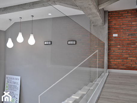 Aranżacje wnętrz - Sypialnia: Tobaco Loft - Sypialnia, styl minimalistyczny - WE LOFT DESIGN . Przeglądaj, dodawaj i zapisuj najlepsze zdjęcia, pomysły i inspiracje designerskie. W bazie mamy już prawie milion fotografii!