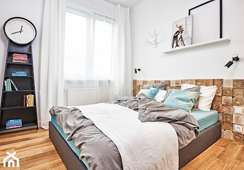 59 m2 na nowo - Mała biała sypialnia, styl skandynawski - zdjęcie od LIVING BOX
