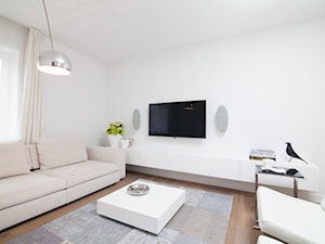 Dom dla 3-osobowej rodziny - Średni biały salon, styl nowoczesny - zdjęcie od LIVING BOX