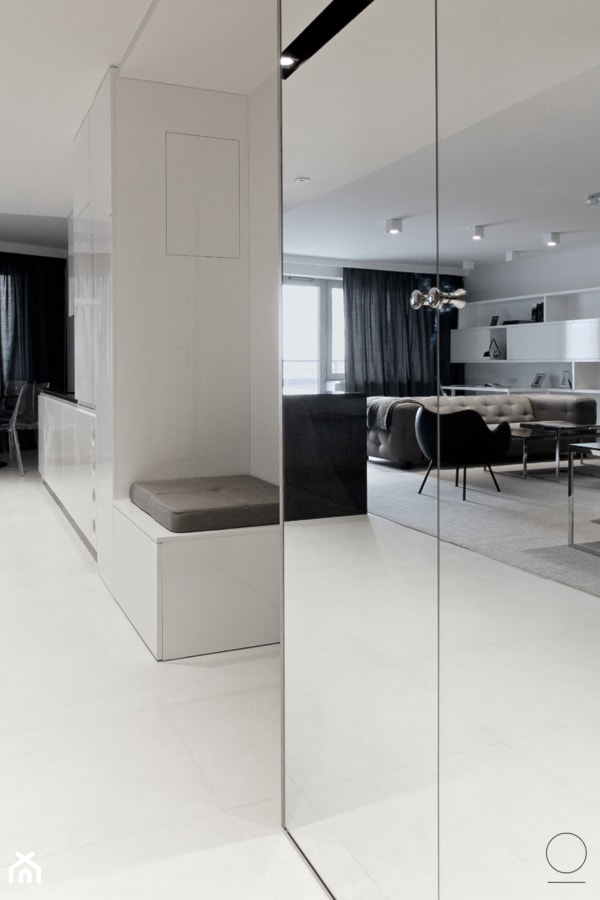 Apartament Grzybowska - Średni biały hol / przedpokój, styl skandynawski - zdjęcie od oikoi