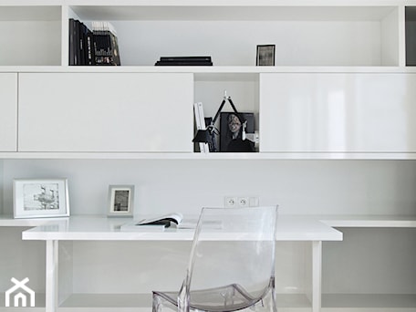 Aranżacje wnętrz - Biuro: Apartament Grzybowska - Średnie białe biuro, styl nowoczesny - oikoi. Przeglądaj, dodawaj i zapisuj najlepsze zdjęcia, pomysły i inspiracje designerskie. W bazie mamy już prawie milion fotografii!