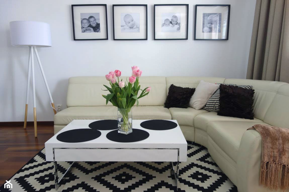 dywan w geometryczne wzory w przytulnym salonie