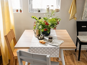 Mikrokosmos - Mała biała jadalnia jako osobne pomieszczenie - zdjęcie od VOX