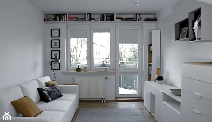Metamorfoza pokój dzienny - Średni biały salon z tarasem / balkonem - zdjęcie od VOX