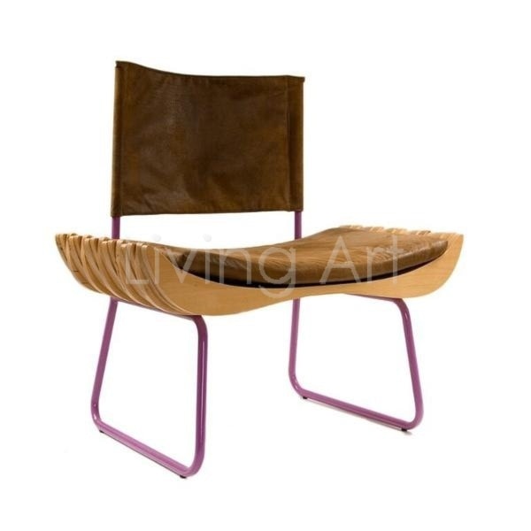 Proste, designerskie krzesło z żółtymi płozami. Mebel posiada tapicerowane siedzisko. Podstawy dostępne w różnych kolorach. Idealnie wkomponuje sie do wnetrz w stylu skandynawskim czy industrialnym. - zdjęcie od Living Art Meble - Homebook