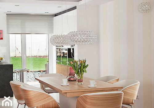 Dom 150m - Średnia biała żółta jadalnia w salonie, styl nowoczesny - zdjęcie od JN STUDIO JOANNA NAWROCKA