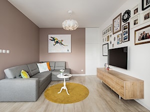 Mieszkanie kolorowe - Średni biały brązowy salon, styl nowoczesny - zdjęcie od JN STUDIO JOANNA NAWROCKA