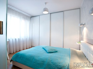 Apartament w turkusie - Średnia sypialnia, styl nowoczesny - zdjęcie od JN STUDIO JOANNA NAWROCKA