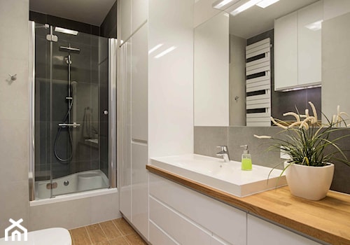 Mieszkanie kolorowe - Średnia bez okna z dwoma umywalkami łazienka, styl nowoczesny - zdjęcie od JN STUDIO JOANNA NAWROCKA