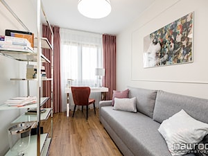 Apartament " Po Włosku" - Średnia biała z biurkiem sypialnia - zdjęcie od JN STUDIO JOANNA NAWROCKA
