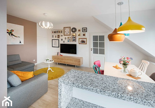 Mieszkanie kolorowe - Średni biały brązowy salon z jadalnią, styl nowoczesny - zdjęcie od JN STUDIO JOANNA NAWROCKA