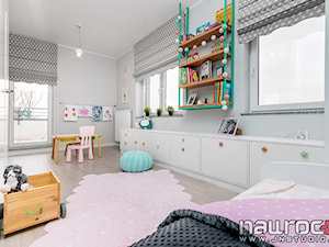 Apartament Wrocław - Średni szary pokój dziecka dla dziecka dla dziewczynki, styl nowoczesny - zdjęcie od JN STUDIO JOANNA NAWROCKA
