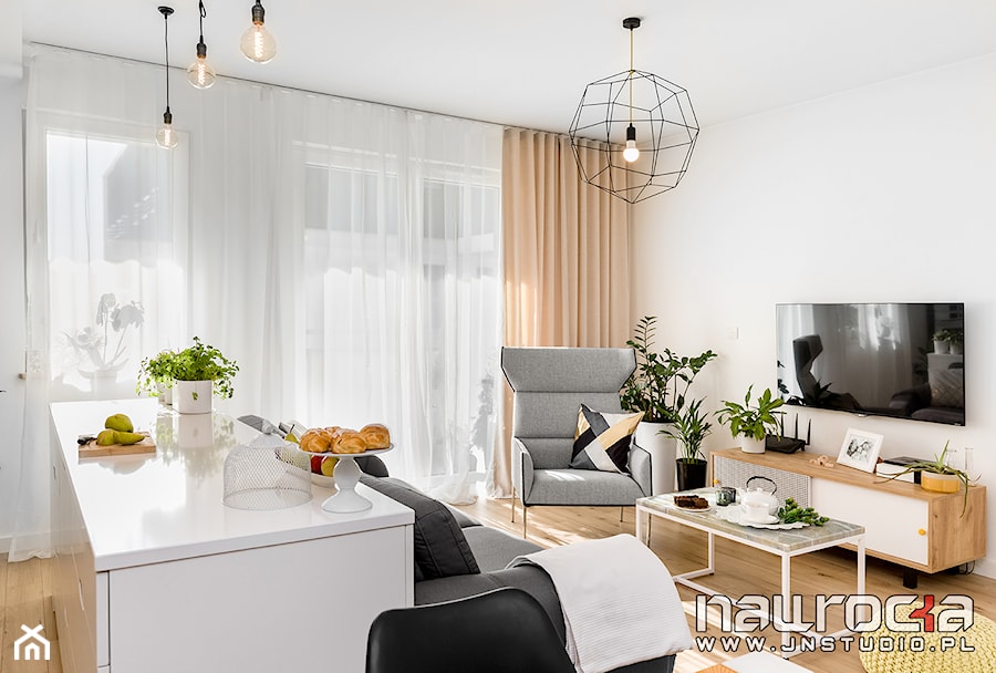 Mieszkanie Wrocław - Mały biały salon z kuchnią - zdjęcie od JN STUDIO JOANNA NAWROCKA