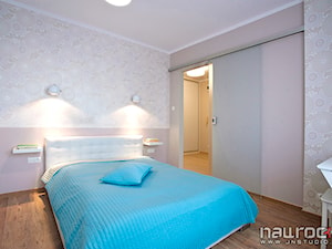 Apartament w turkusie - Średnia beżowa sypialnia, styl nowoczesny - zdjęcie od JN STUDIO JOANNA NAWROCKA