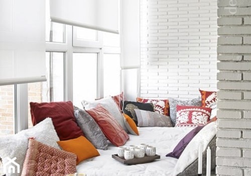 cegla/inspiracje pozyskane z Pinterest - Mała biała sypialnia, styl industrialny - zdjęcie od Maison Studio - Architektura Wnetrz. Żaklina Litwa