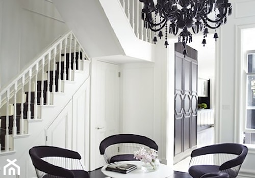 black&white/inspiracje pozyskane z Pinterest - Mała biała jadalnia, styl glamour - zdjęcie od Maison Studio - Architektura Wnetrz. Żaklina Litwa