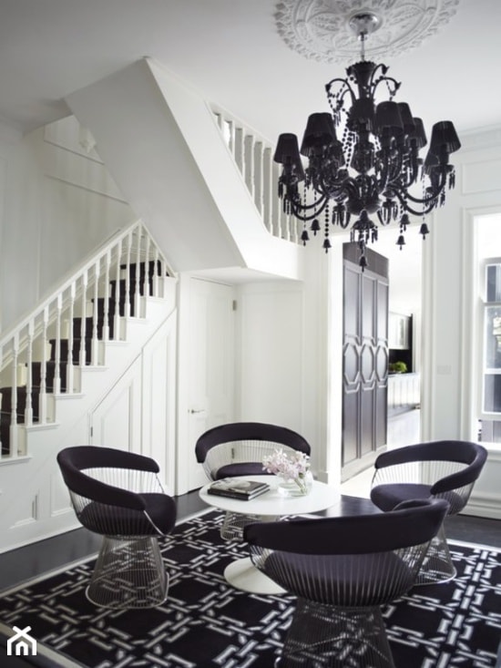 black&white/inspiracje pozyskane z Pinterest - Mała biała jadalnia, styl glamour - zdjęcie od Maison Studio - Architektura Wnetrz. Żaklina Litwa