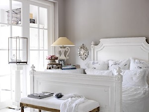 black&white/inspiracje pozyskane z Pinterest - Średnia szara sypialnia, styl prowansalski - zdjęcie od Maison Studio - Architektura Wnetrz. Żaklina Litwa