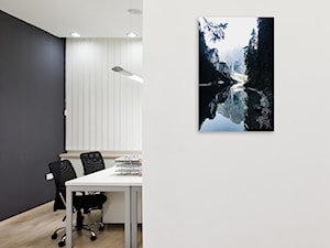 Średnie białe czarne biuro - zdjęcie od Feeby