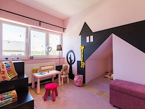 Dom Bojano - Średni czarny różowy pokój dziecka dla dziecka dla dziewczynki, styl nowoczesny - zdjęcie od My Place