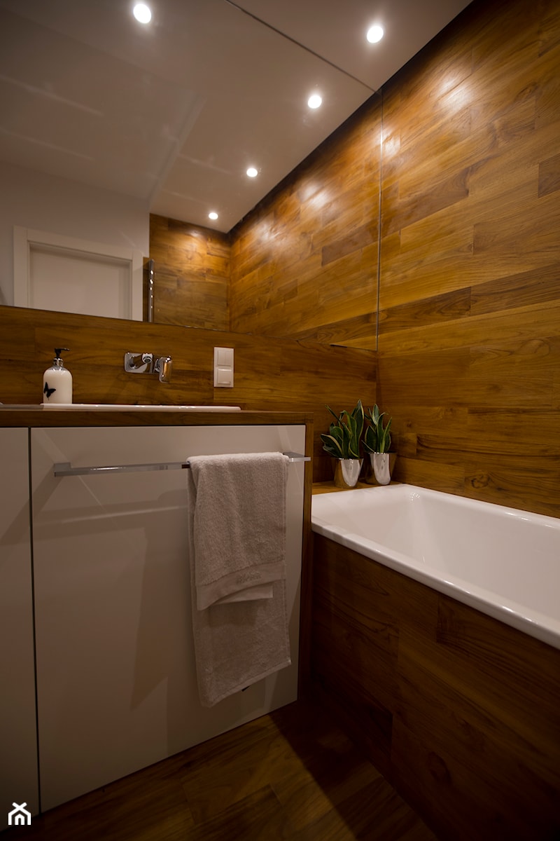 Łazienka w drewnie egzotycznym - zdjęcie od Kossakowska.design
