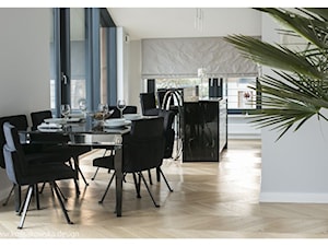 Apartament 85 m2 pod Warszawą - Średni szary salon z kuchnią z jadalnią, styl nowoczesny - zdjęcie od Kossakowska.design