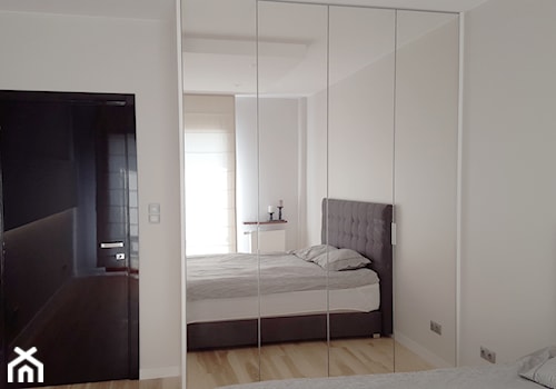 projekt 11 - Średnia biała sypialnia, styl nowoczesny - zdjęcie od Project Art Joanna Lipowska