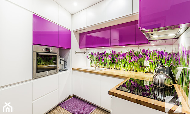 fioletowe szafki kuchenne, motyw tulipanów w kuchni