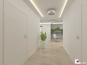 DOM W KOBYŁCE - Średni biały hol / przedpokój, styl nowoczesny - zdjęcie od CUBE Interior Design