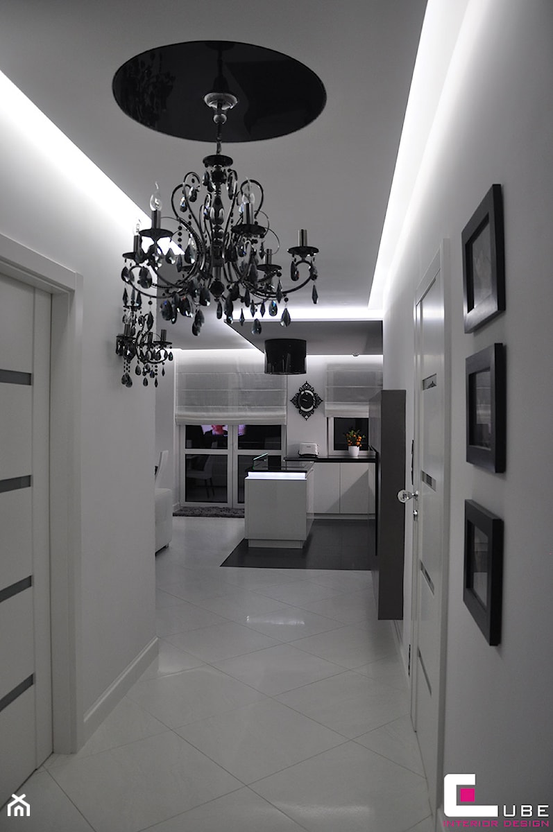 Średni biały hol / przedpokój, styl glamour - zdjęcie od CUBE Interior Design