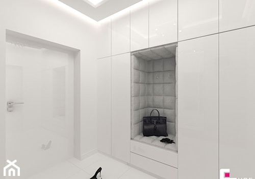 DOM POD LEGNICĄ - Mały z wieszakiem biały hol / przedpokój, styl glamour - zdjęcie od CUBE Interior Design