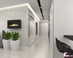 Mieszkanie 70 m2 w Warszawie - Mały biały szary hol / przedpokój, styl nowoczesny - zdjęcie od CUBE Interior Design - Homebook